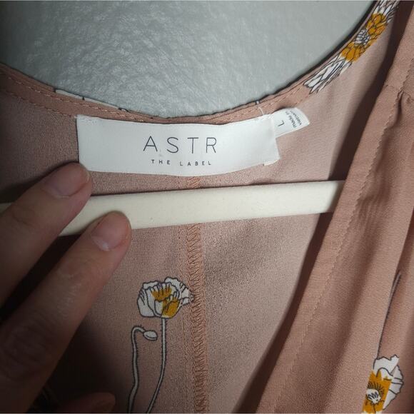 ASTR the label floral v neck body suit - Picture 8 of 9
